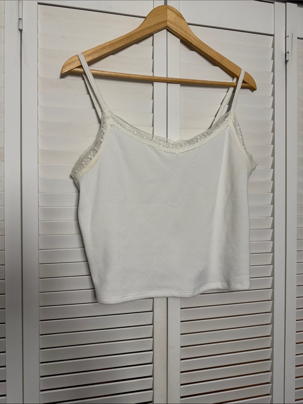 Gilly Hicks White Lace-Trim Spaghetti Strap Cami